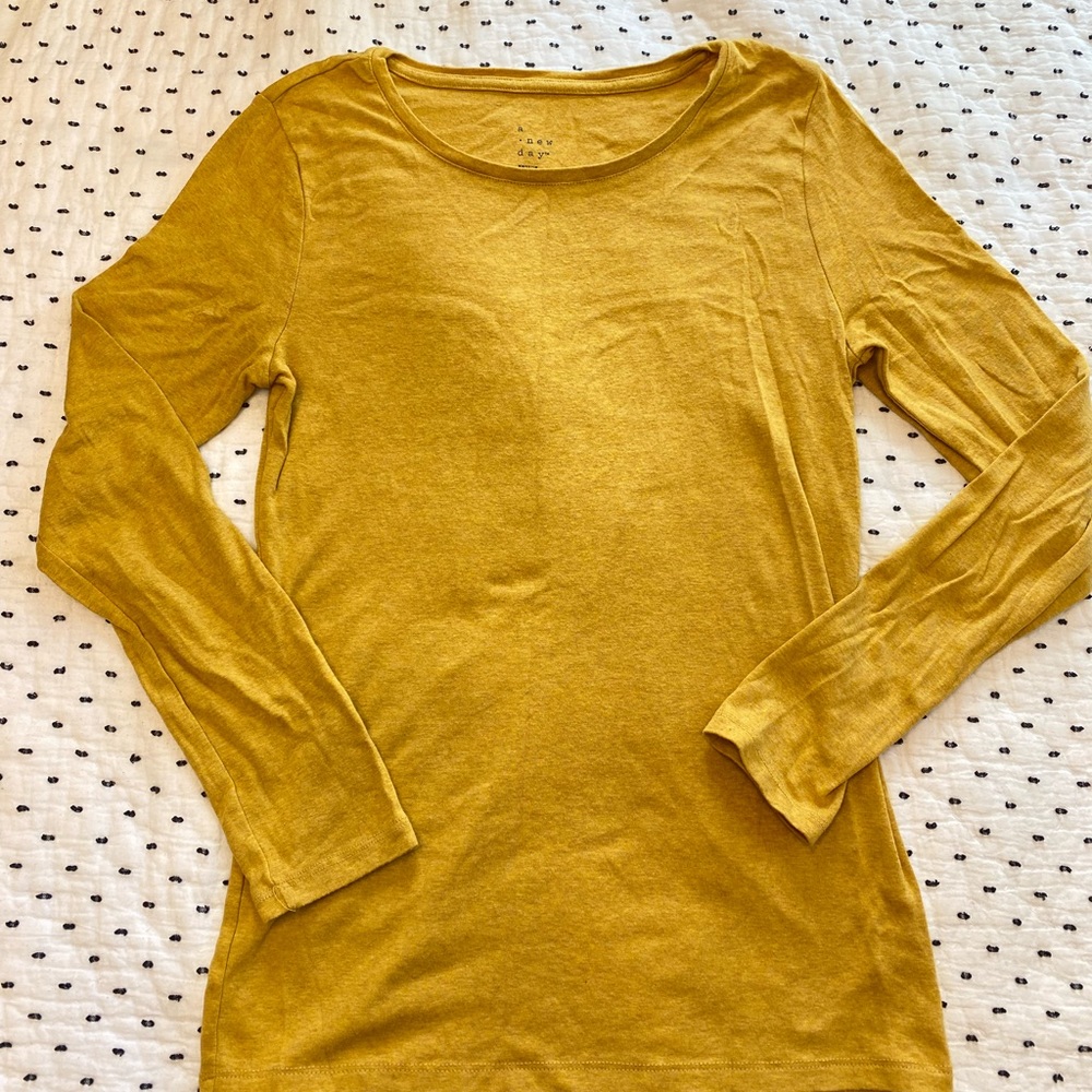 Golden long sleeved tee